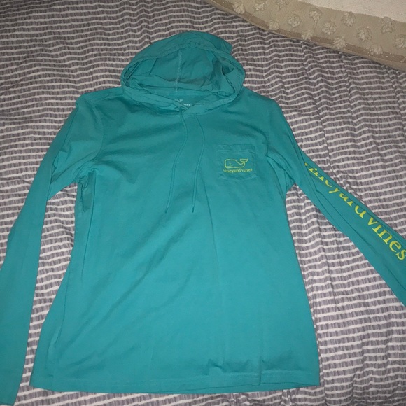 Vineyard Vines thin pullover hoodie - Picture 1 of 3